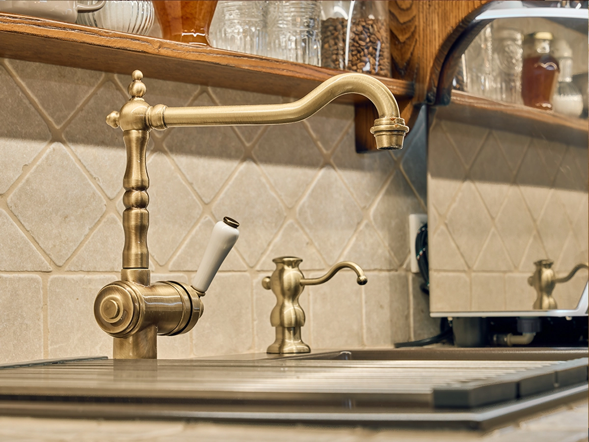 Retro Wasserhahn messing nostalgie